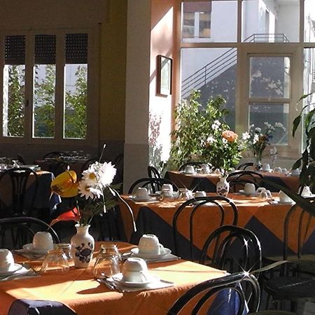 Hotel Villa Lorena Rimini Eksteriør bilde