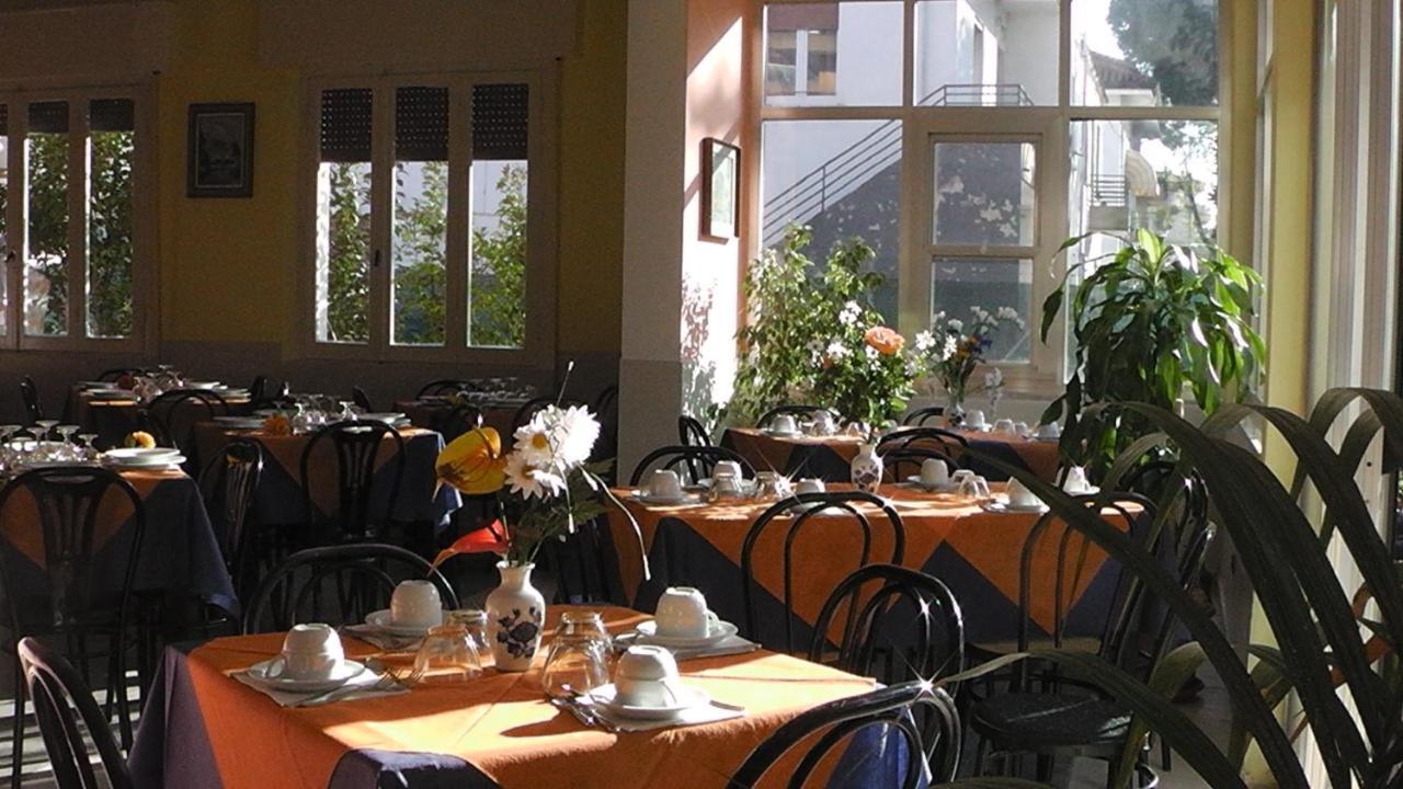 Hotel Villa Lorena Rimini Eksteriør bilde