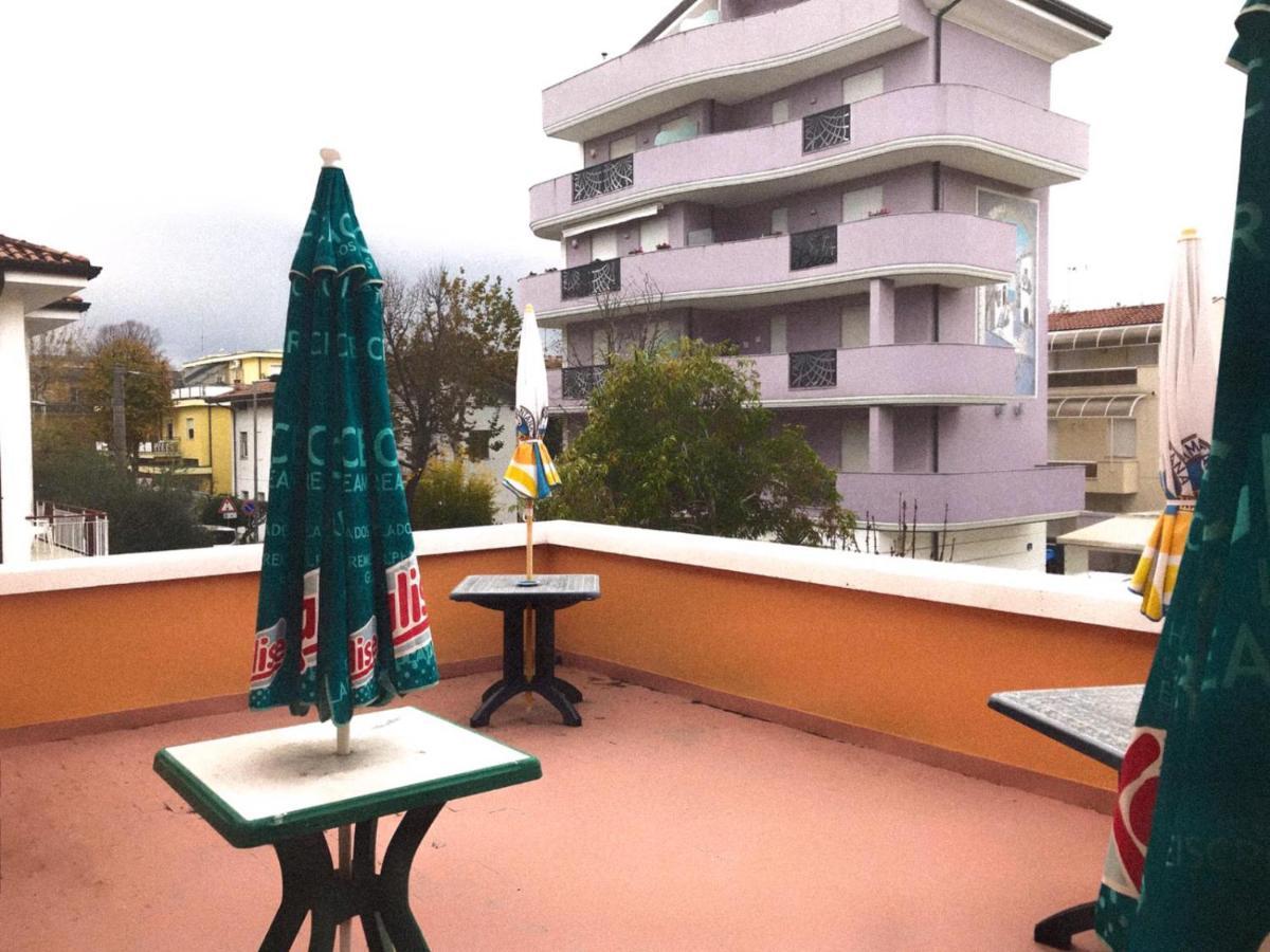 Hotel Villa Lorena Rimini Eksteriør bilde