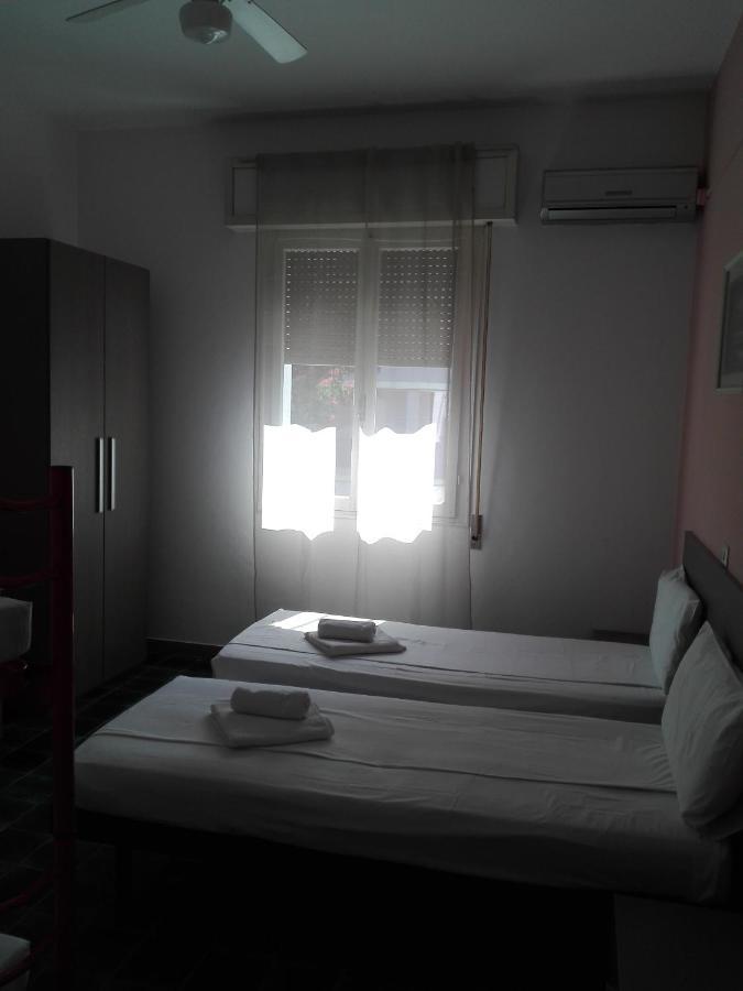 Hotel Villa Lorena Rimini Eksteriør bilde