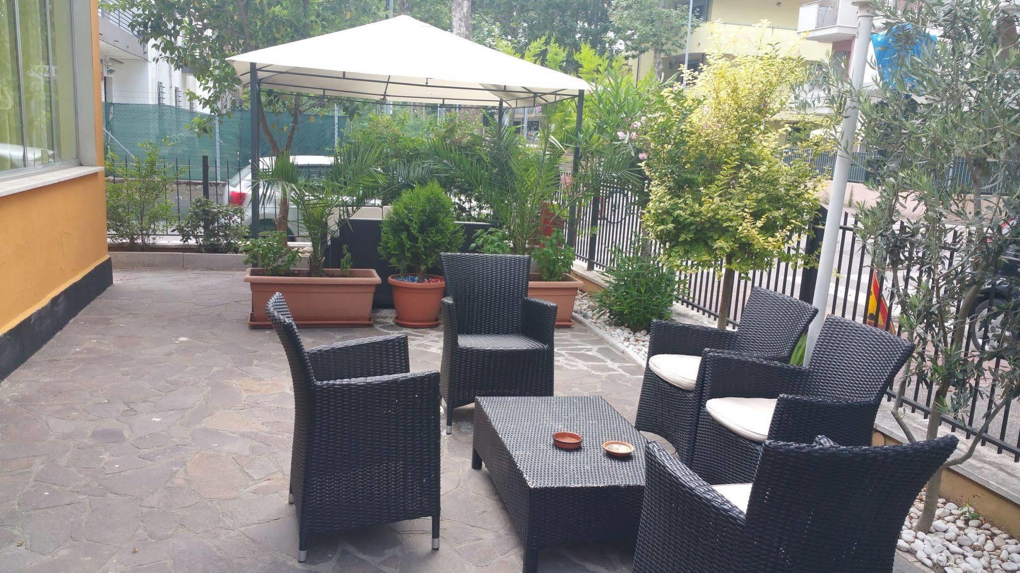 Hotel Villa Lorena Rimini Eksteriør bilde